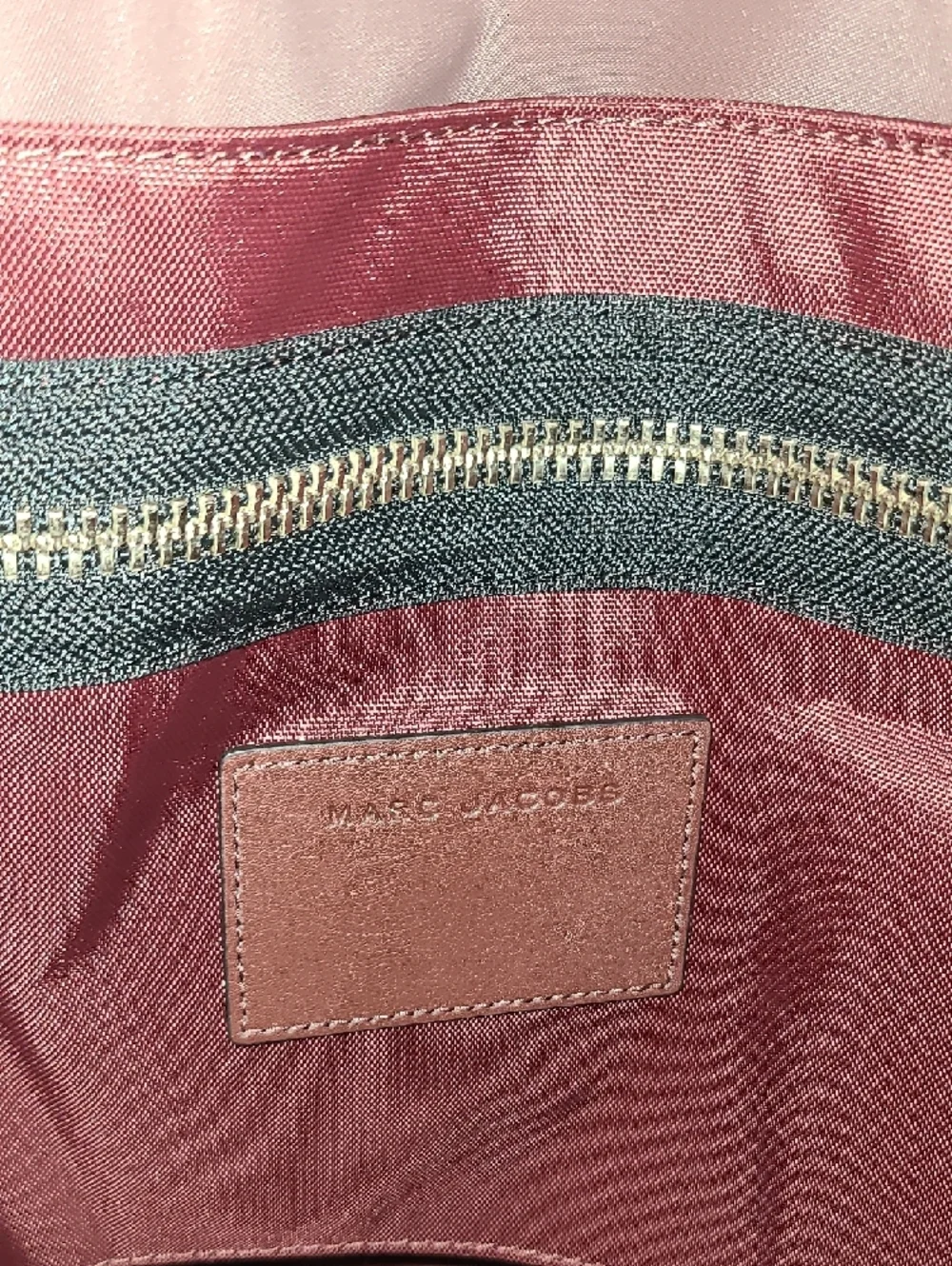 Marc Jacobs Baby Diaper Bag   in Burgundy.  It does not come With Changing Pad.